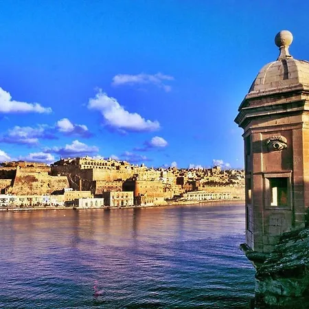 Penthouse With Spacious Terrace Gzira