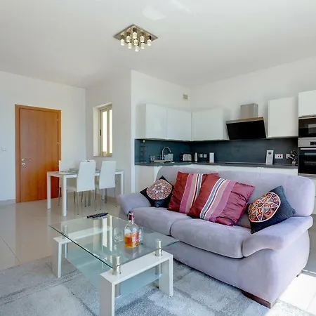 Penthouse With Spacious Terrace Apartment *