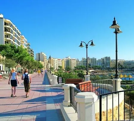 Penthouse With Spacious Terrace Gzira