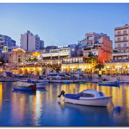 Апартаменты Penthouse With Spacious Terrace Gzira
