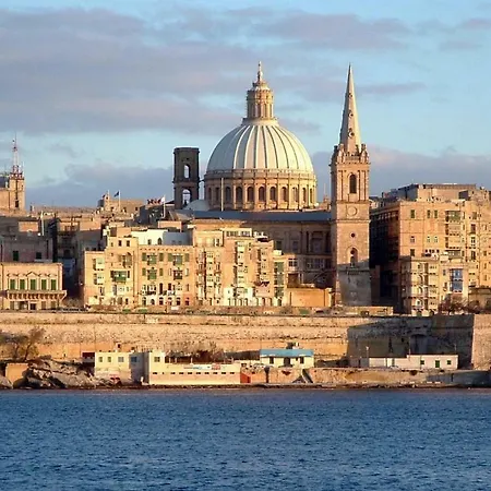 Penthouse With Spacious Terrace Gzira