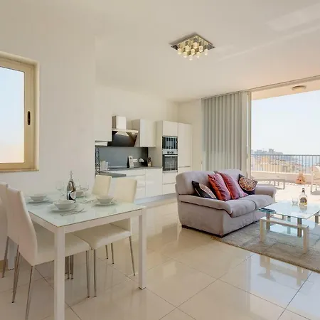 Penthouse With Spacious Terrace Апартаменты Gzira